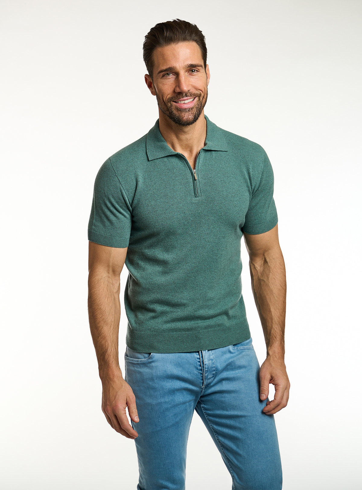 Consiglieri: green short-sleeved polo with blue jeans