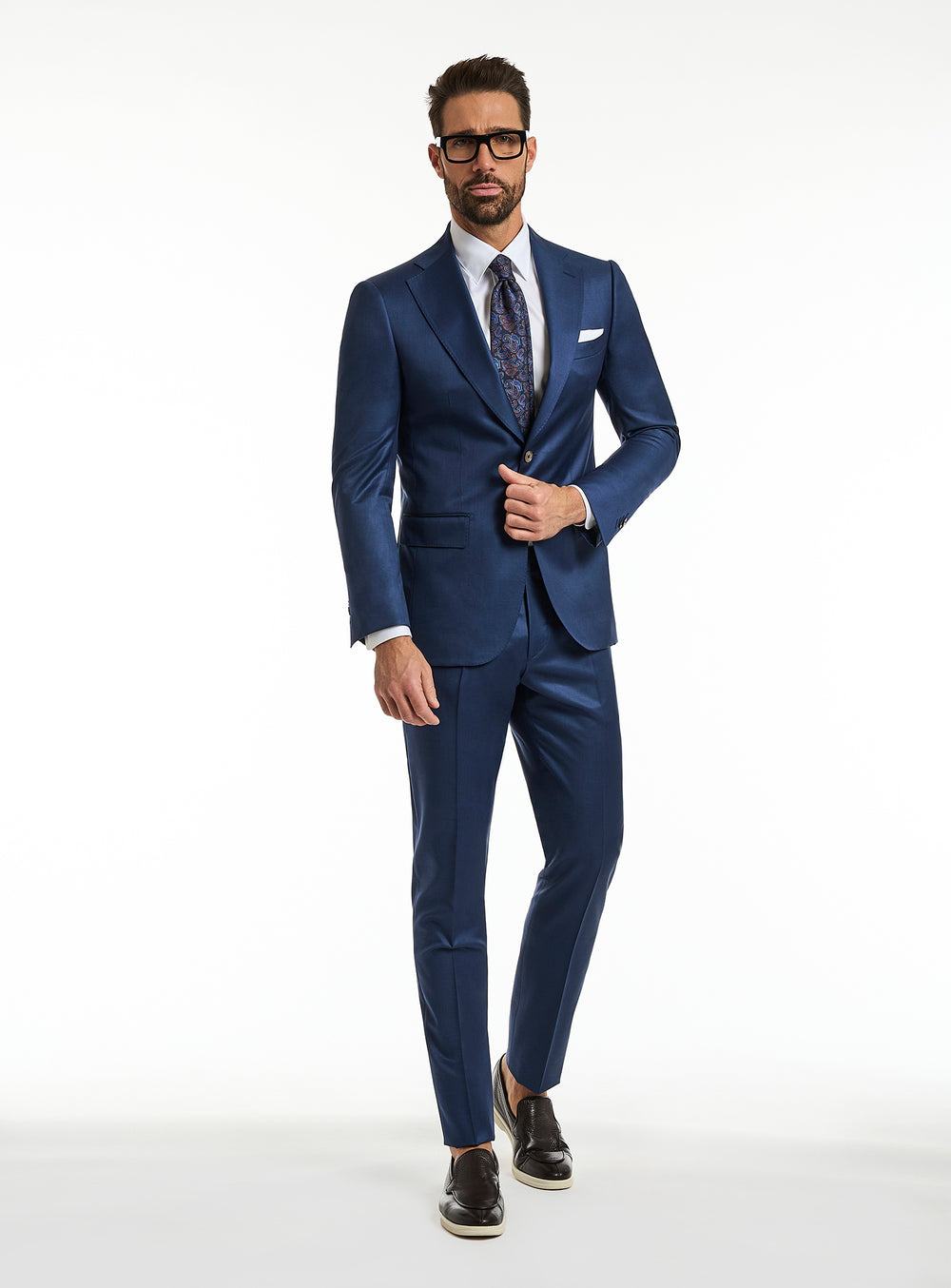 Consiglieri: blue suit with a white shirt and patterned tie