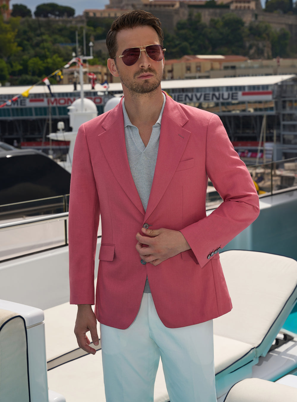 Pink Consiglieri jacket with a white shirt in a yacht look