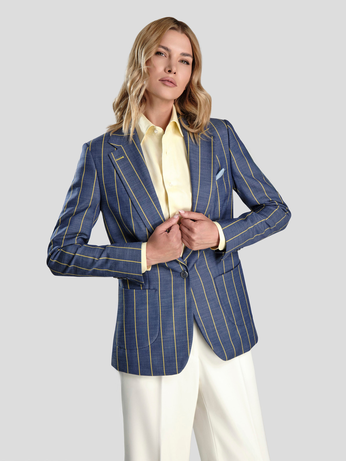 Blue Consiglieri DONNA blazer with contrasting stripes, a pale yellow shirt and white trousers