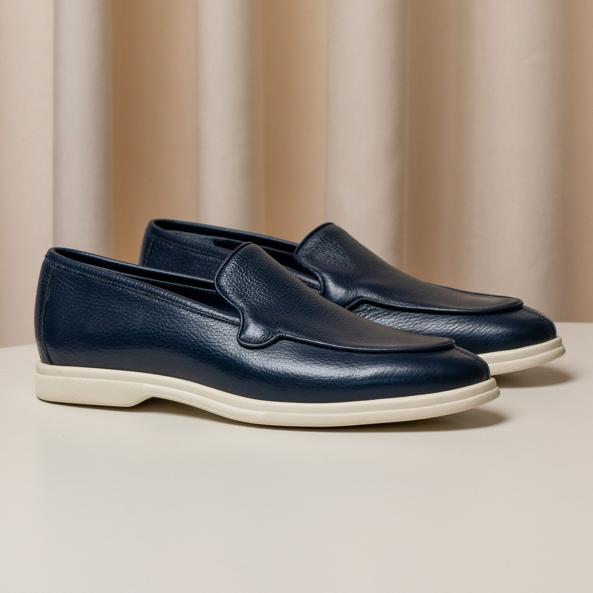 Consiglieri: navy loafers with a smooth finish and cream soles