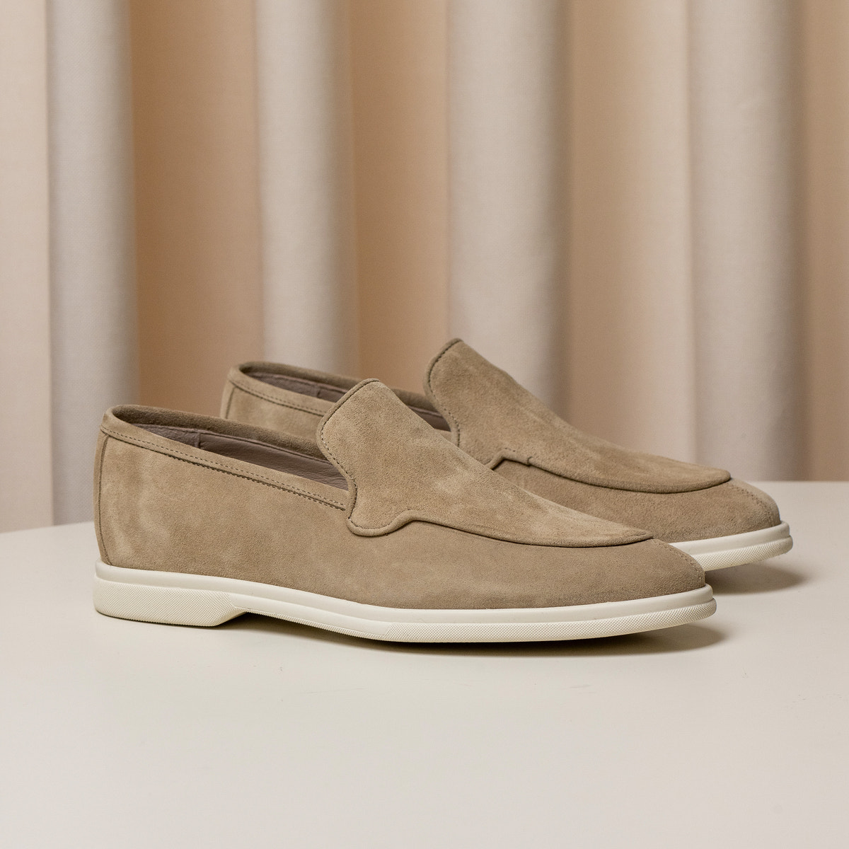 Consiglieri: sand beige loafers with a velvety texture and cream soles