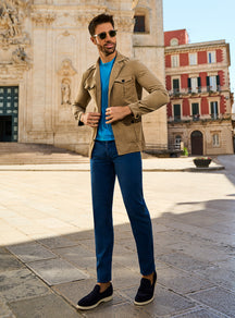 Consiglieri Bologna: camel safari jacket with a blue T-shirt and blue trousers