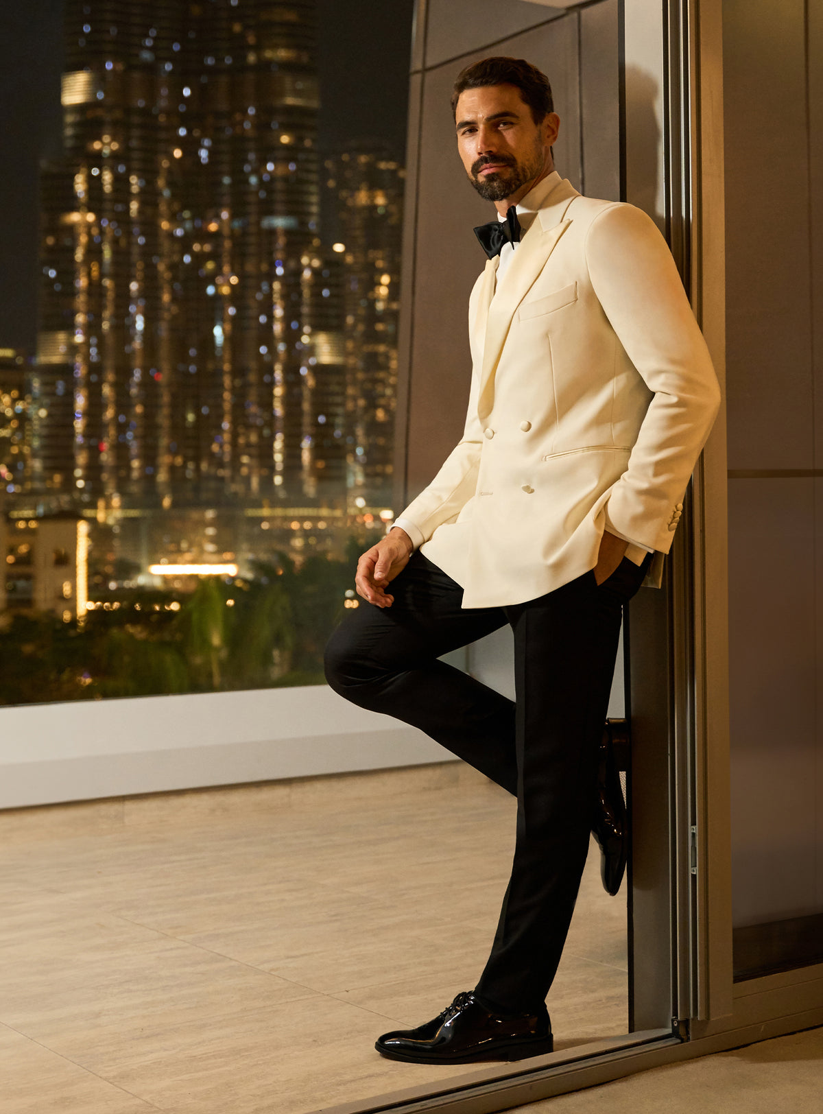 Consiglieri formal look with an ivory dinner jacket, black trousers and a bow tie
