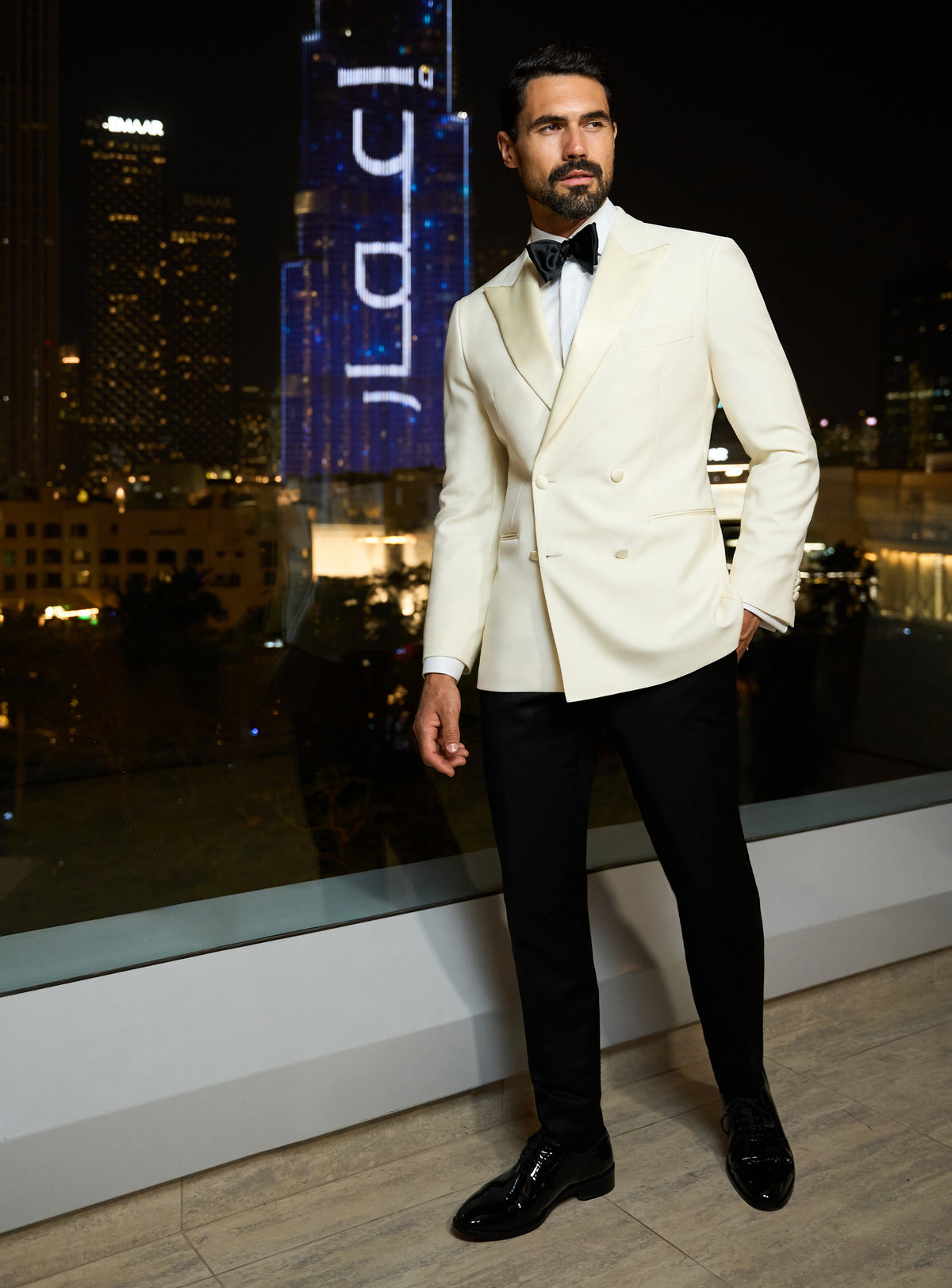 Consiglieri formal look with an ivory dinner jacket, black trousers and a bow tie