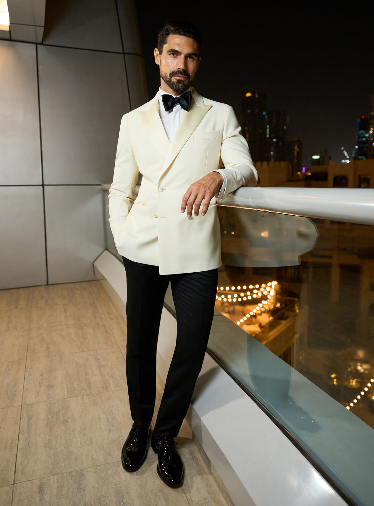 Consiglieri formal look with an ivory dinner jacket, black trousers and a bow tie