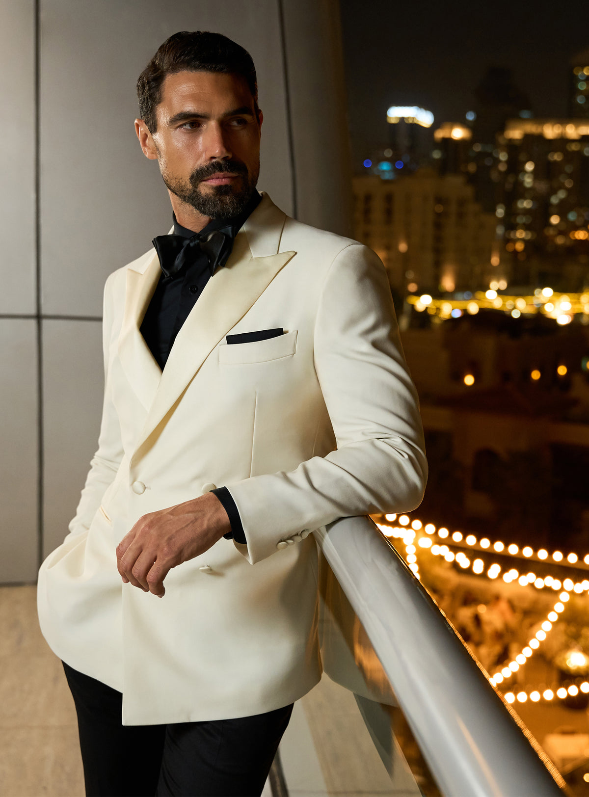 Ivory Consiglieri dinner jacket with a black shirt and matching pocket square