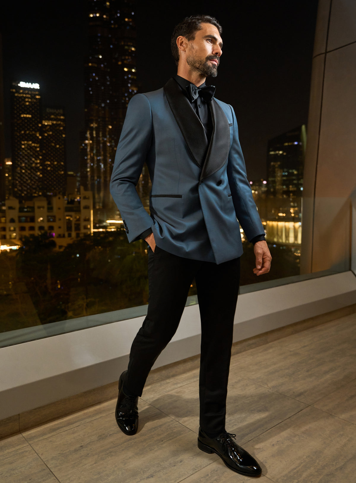 Consiglieri evening look with a petrol blue dinner jacket and black trousers