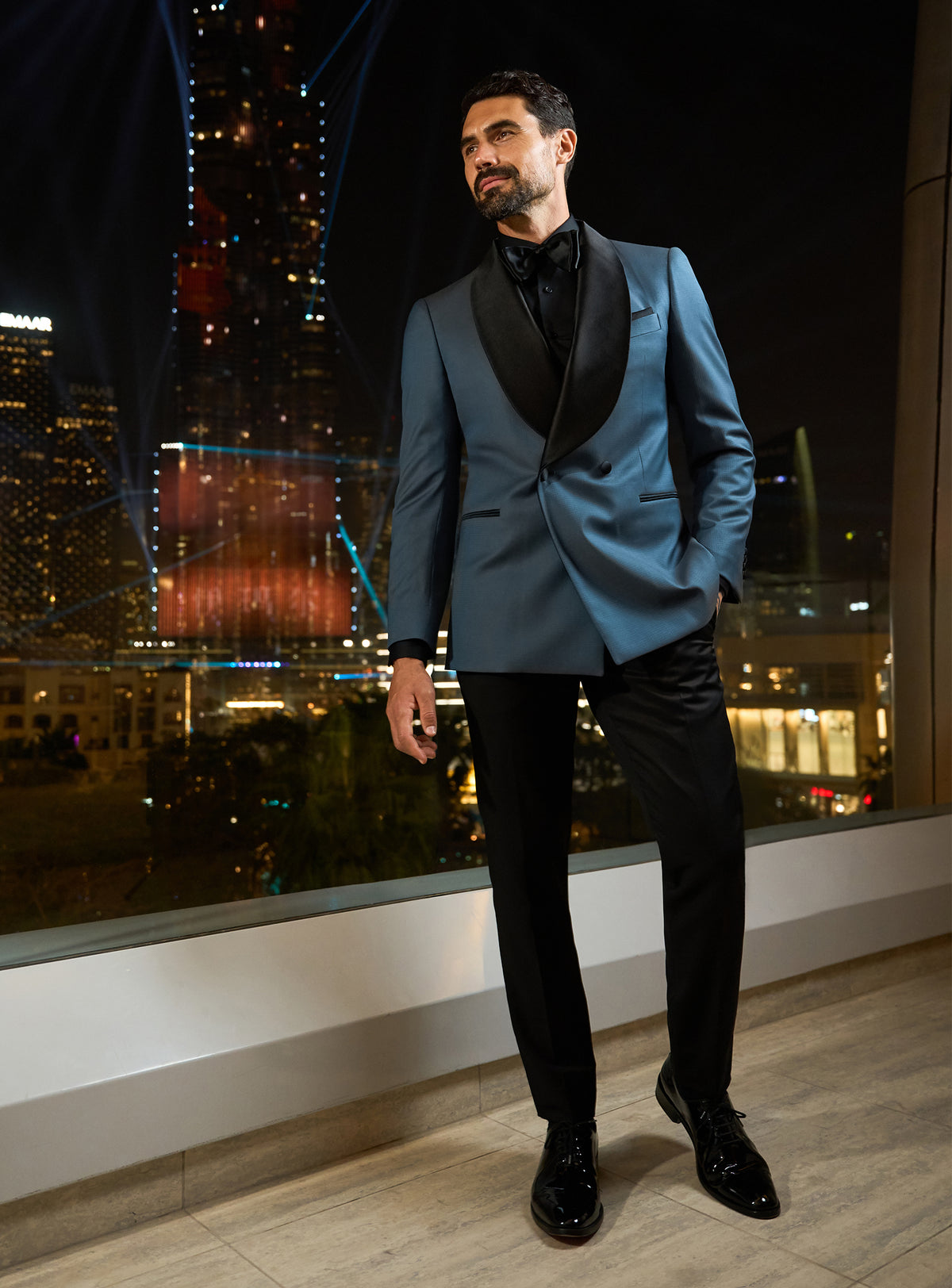 Consiglieri evening look with a petrol blue dinner jacket and black trousers
