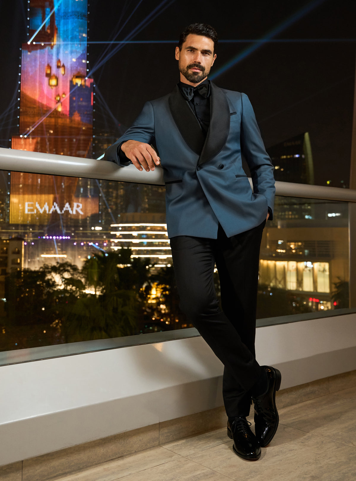 Consiglieri evening look with a petrol blue dinner jacket and black trousers