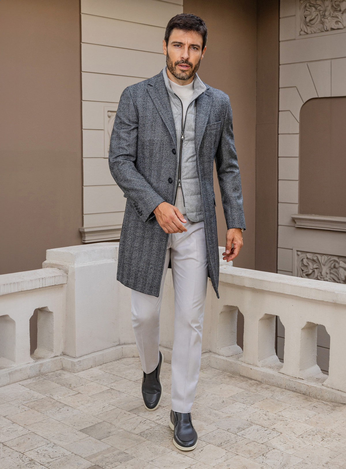 Consiglieri: light grey gilet beneath a grey checked overcoat, with ivory trousers