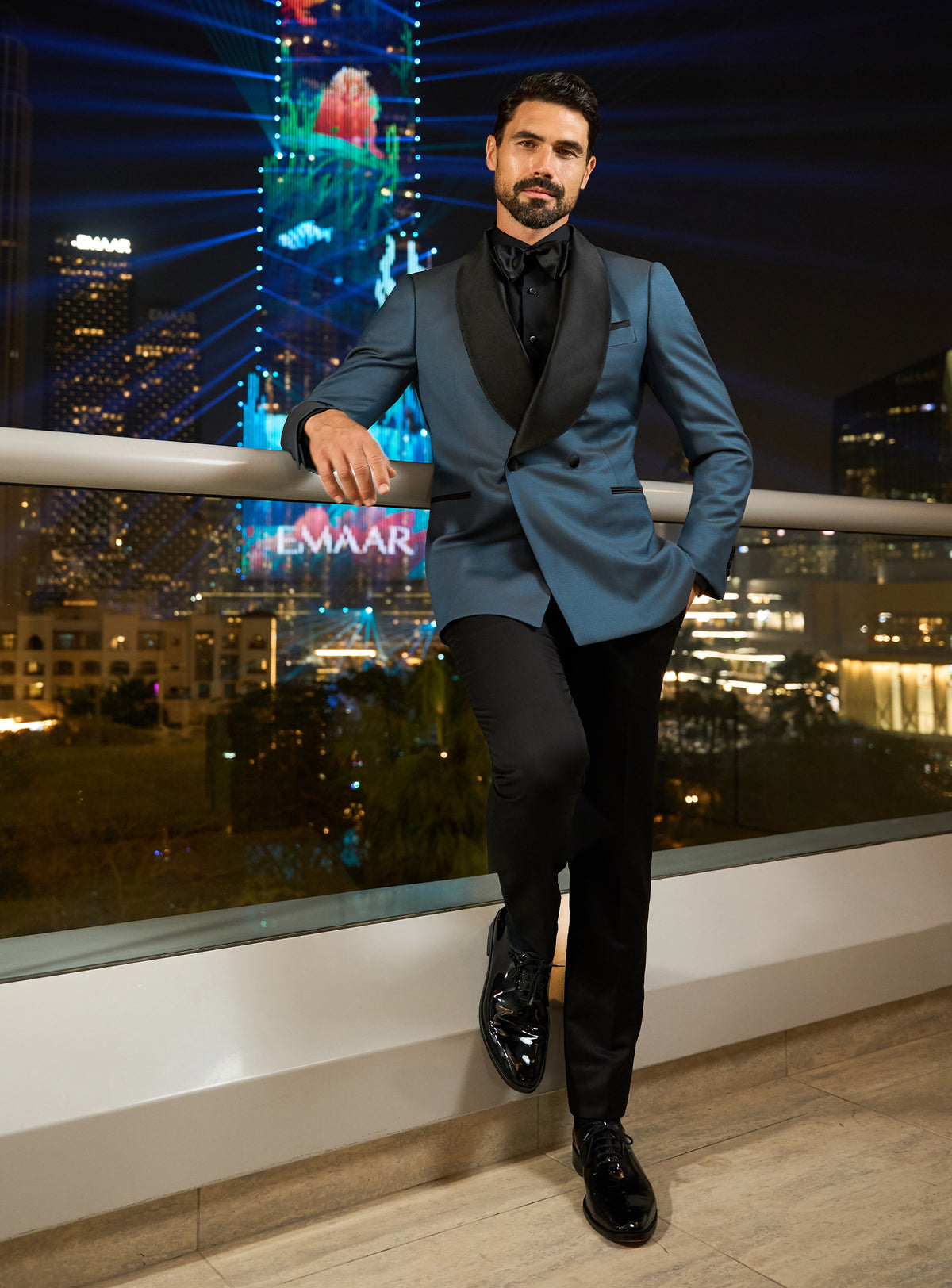Consiglieri evening look with a petrol blue dinner jacket and black trousers