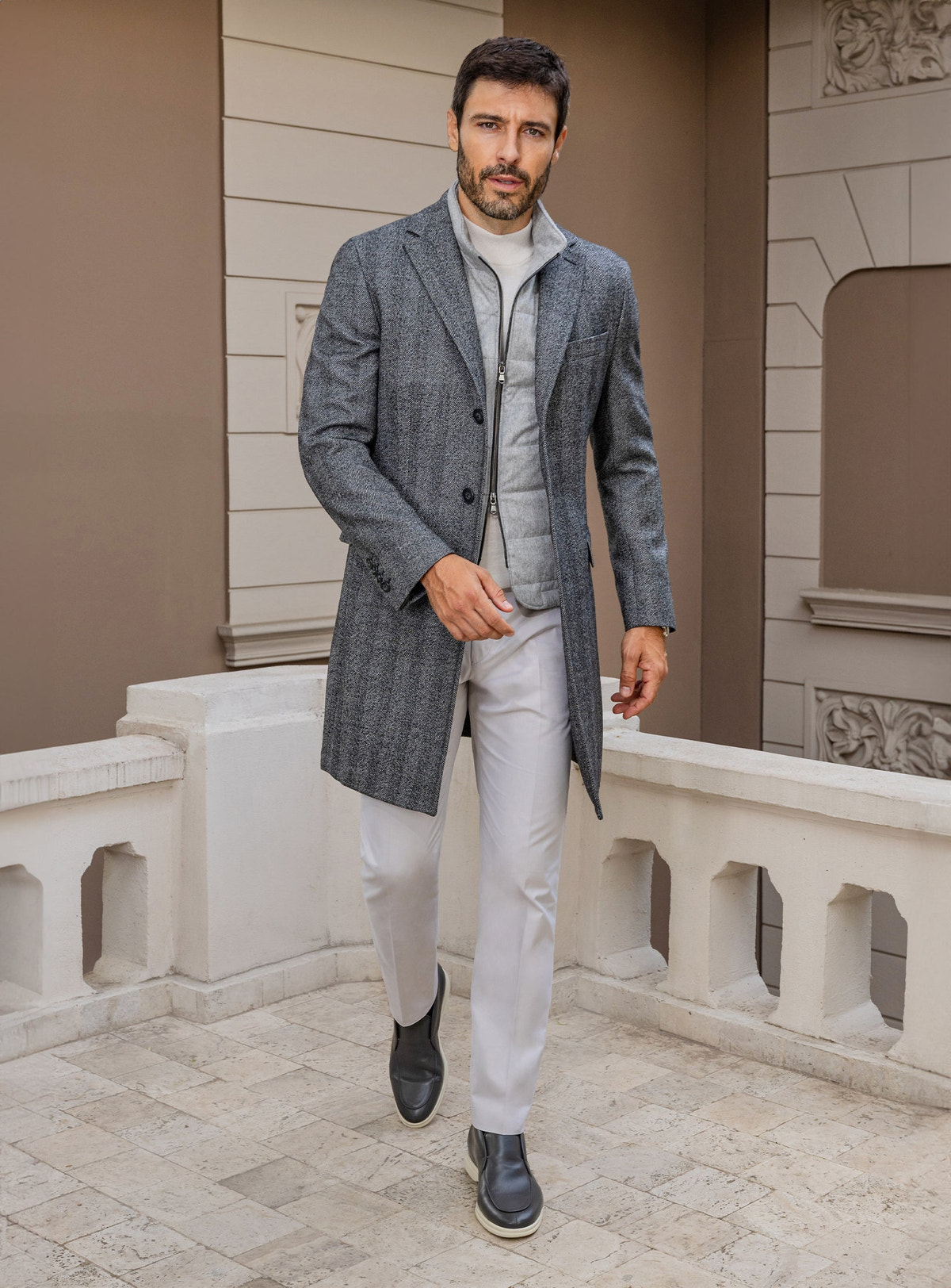 Consiglieri: light grey gilet beneath a grey checked overcoat, with ivory trousers