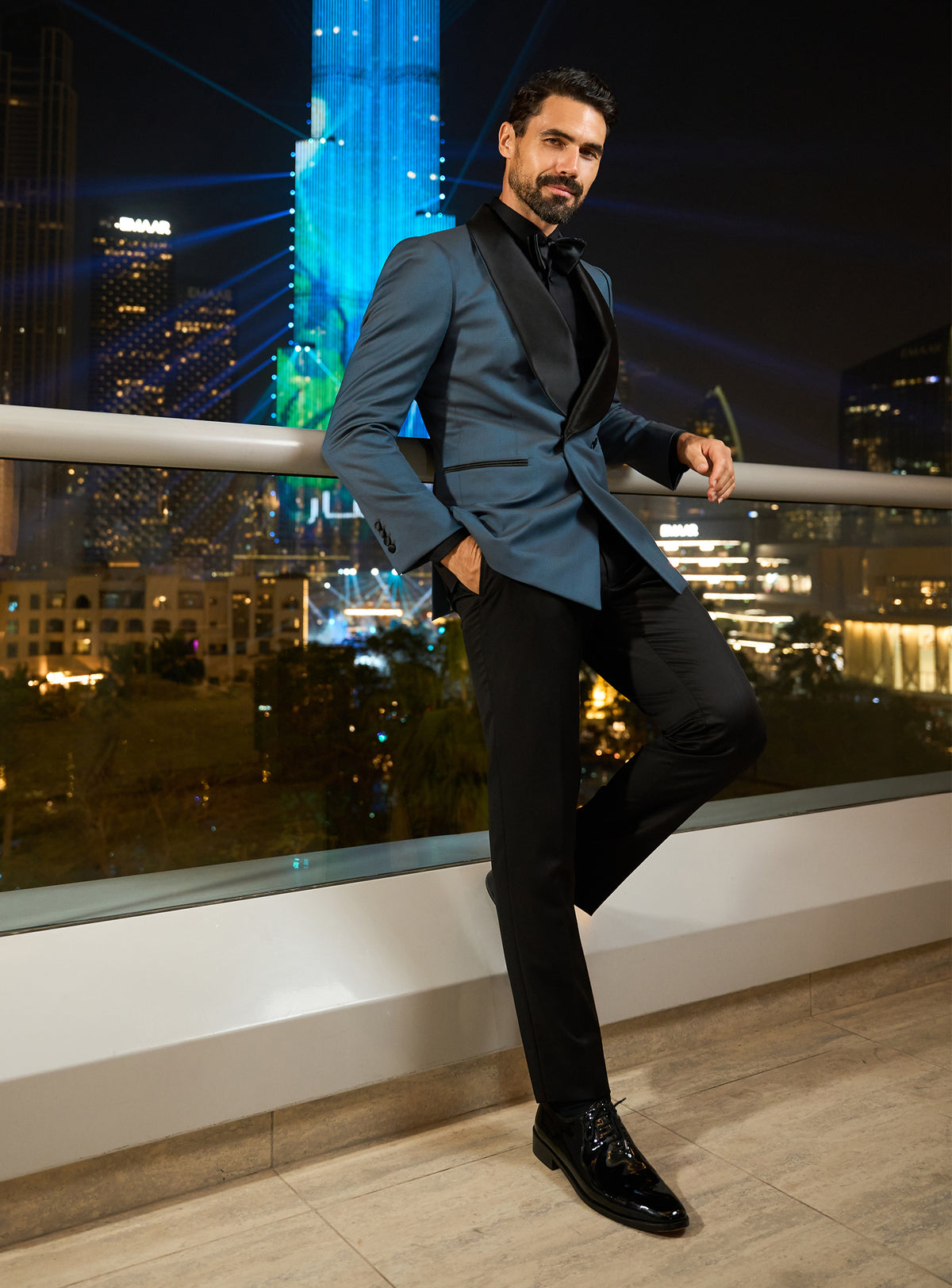 Consiglieri evening look with a petrol blue dinner jacket and black trousers