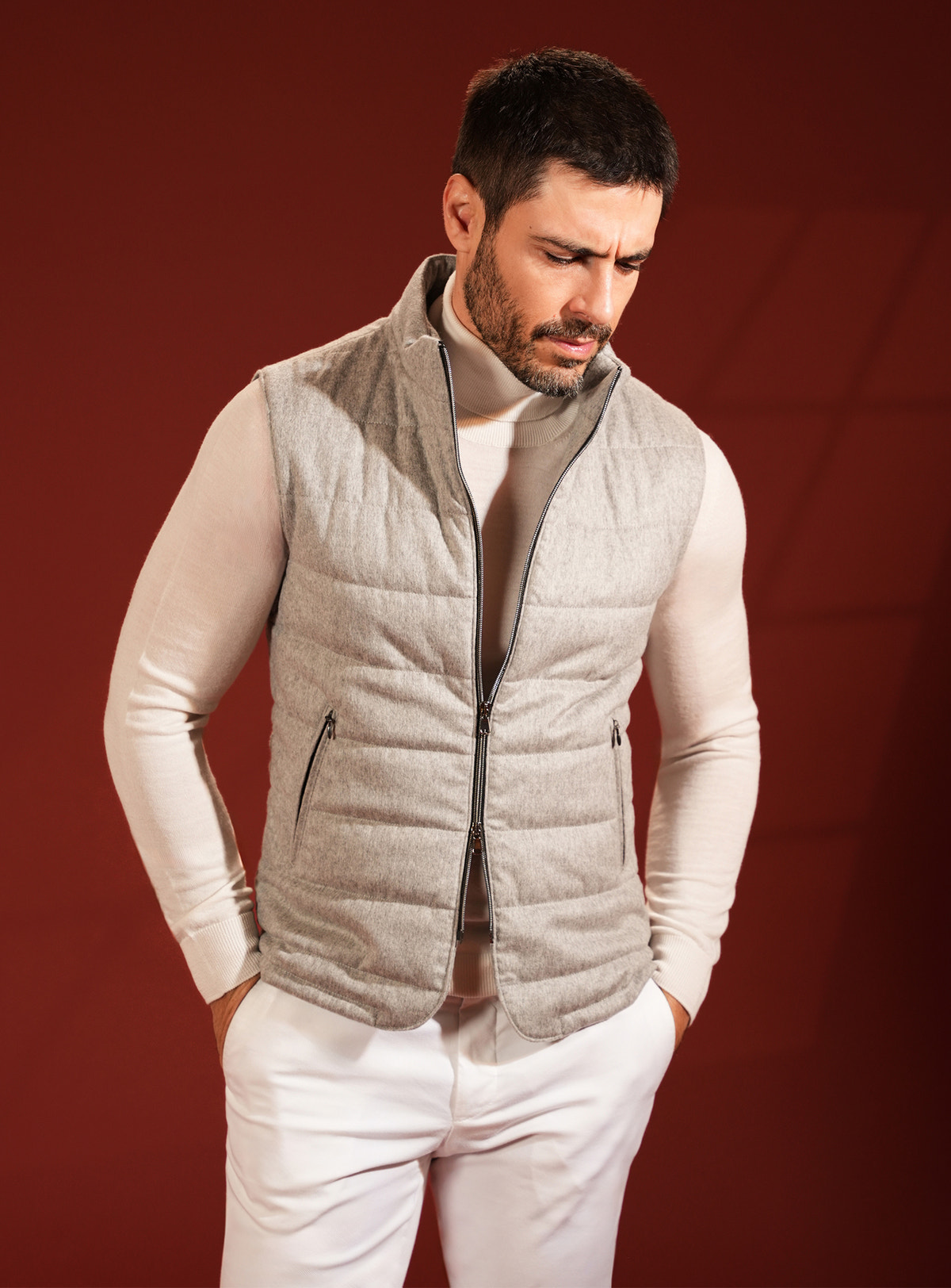 Grey-beige quilted Consiglieri vest with a zip and an ivory turtleneck