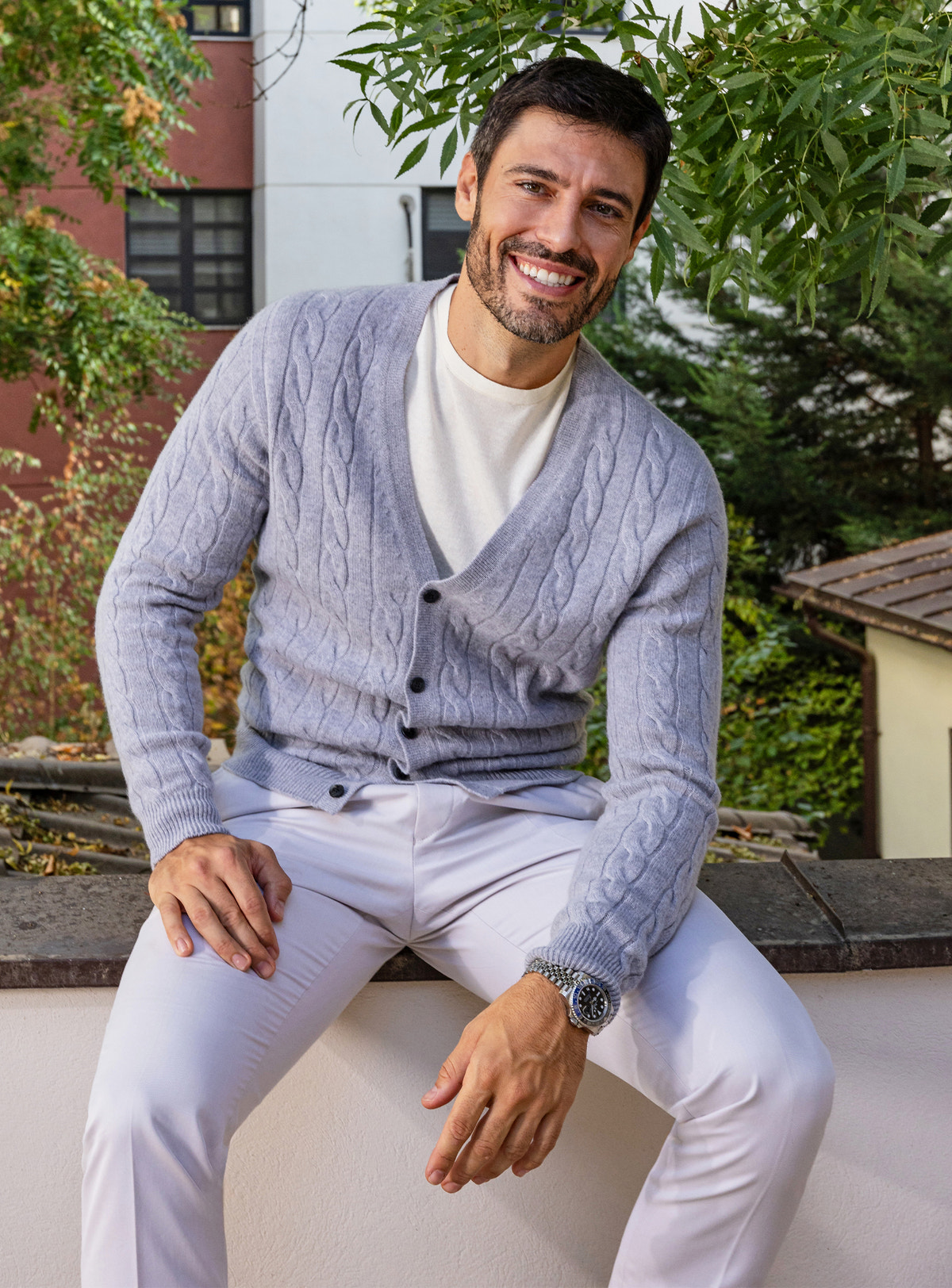 Consiglieri: light grey button-front cardigan with ivory trousers