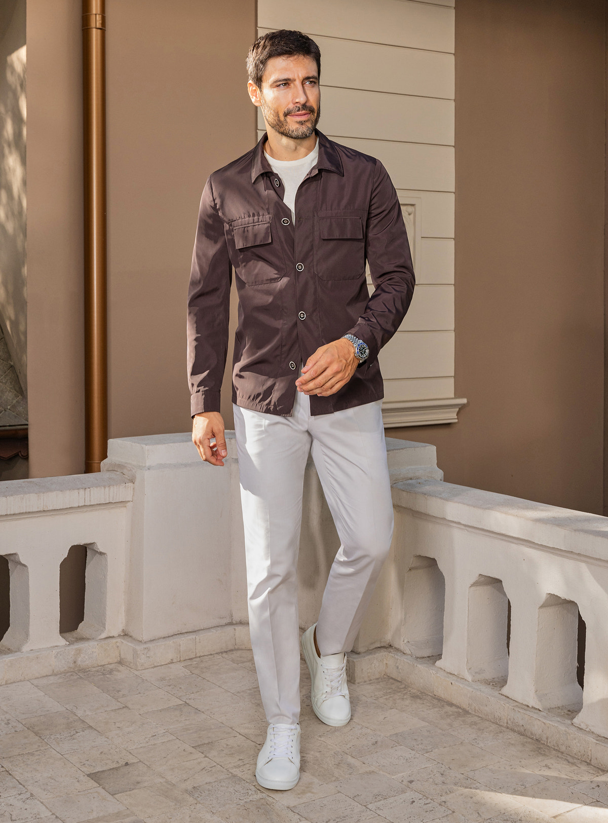 Consiglieri: dark brown chest-pocket jacket with ivory trousers
