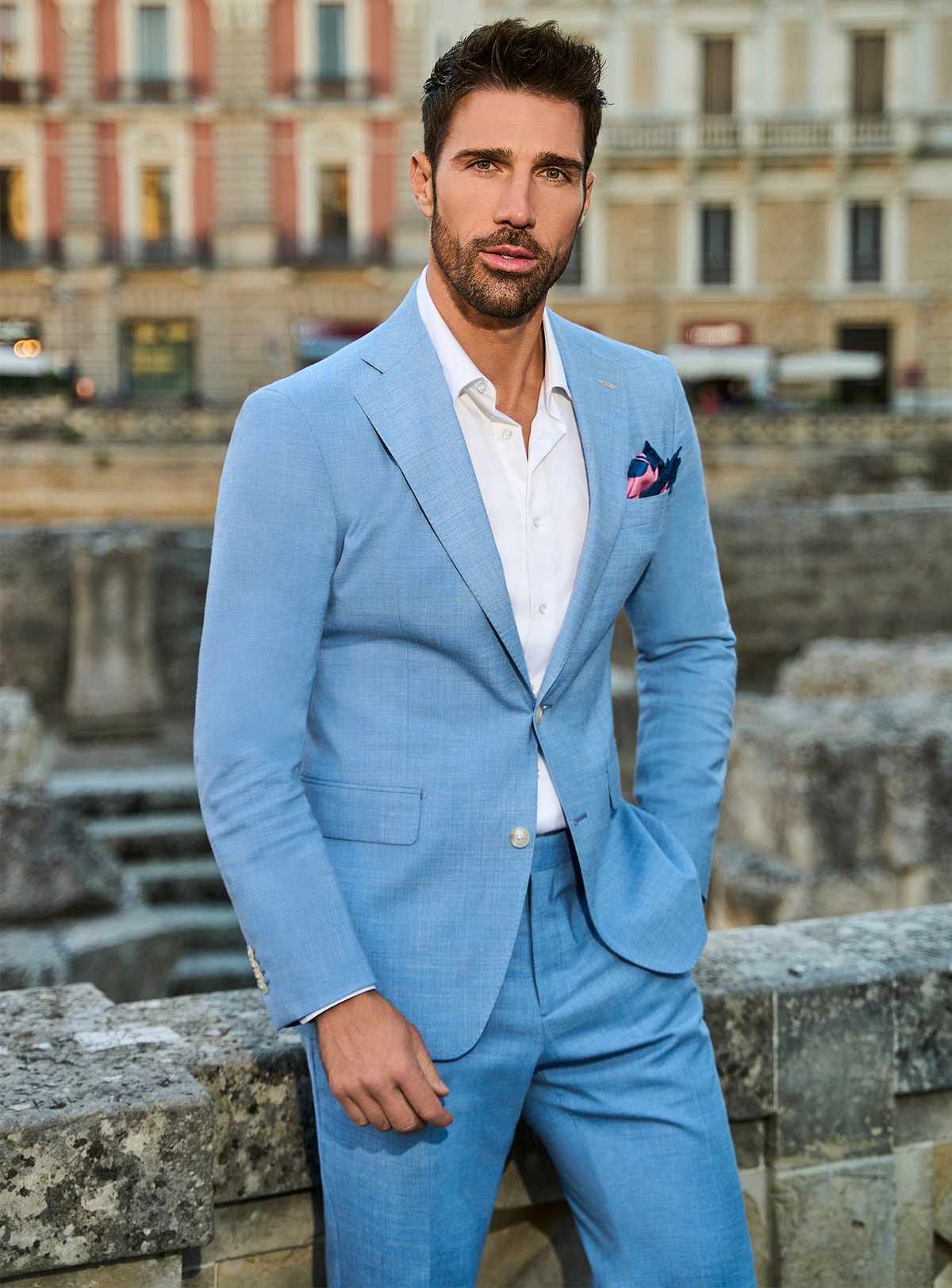 Consiglieri Venetia Chic: light blue suit with a white shirt and patterned pocket square