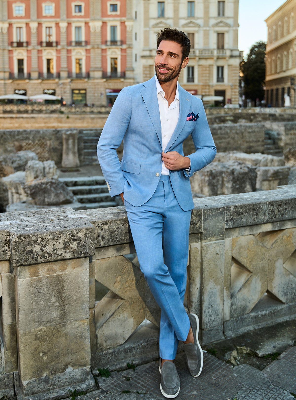 Consiglieri Venetia Chic: light blue suit with a white shirt and patterned pocket square