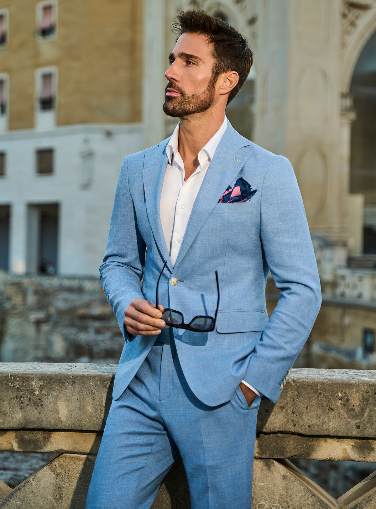 Consiglieri Venetia Chic: light blue suit with a white shirt and patterned pocket square