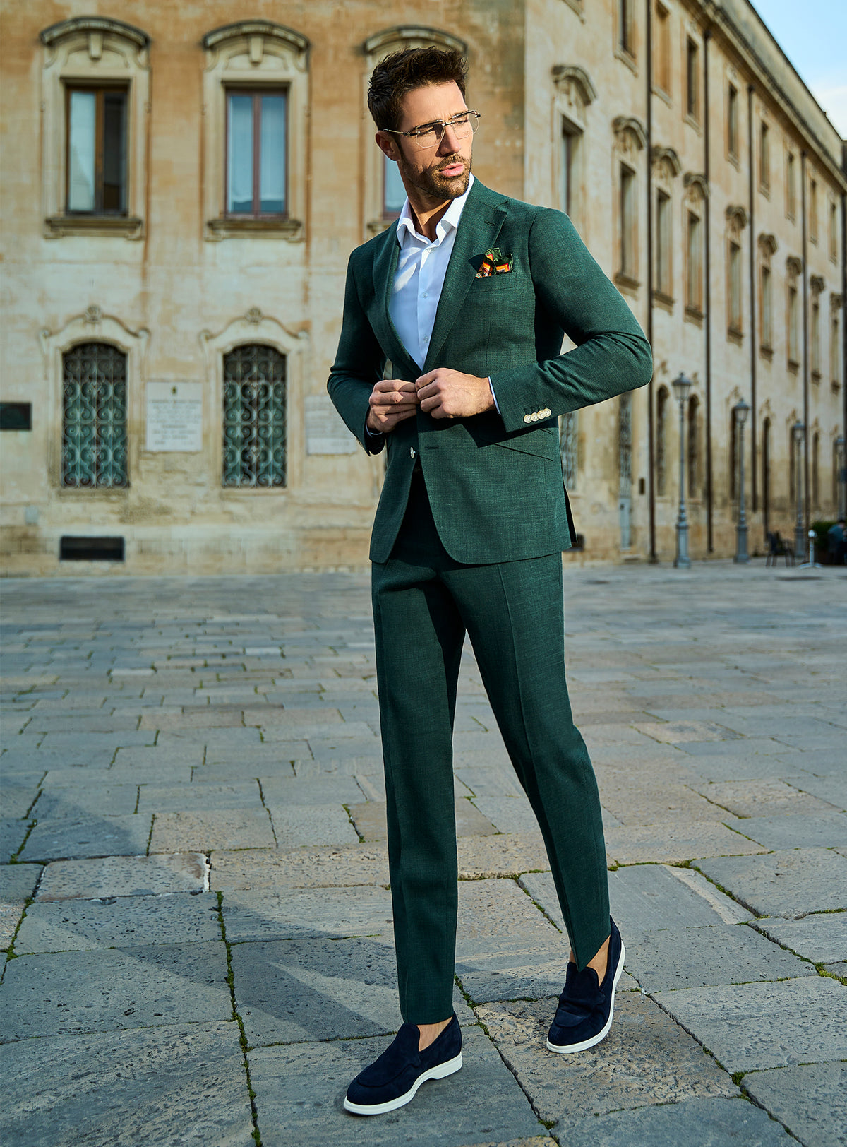 Consiglieri Verona Class: dark green suit with a light shirt