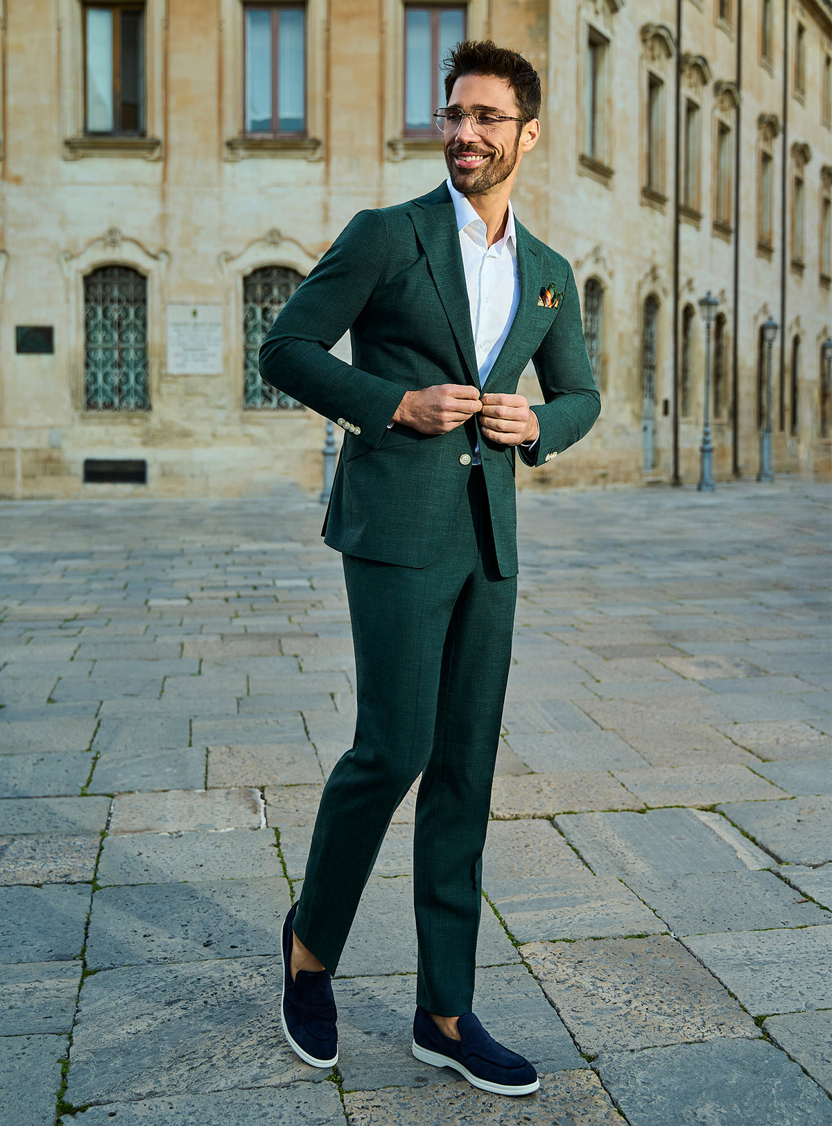 Consiglieri Verona Class: dark green suit with a light shirt