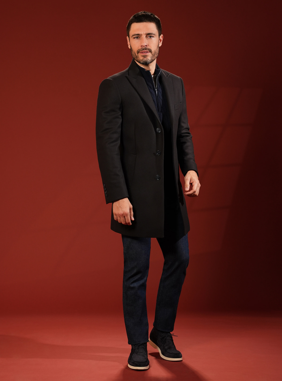 Consiglieri overcoat in very dark tones with navy trousers and coordinated shoes