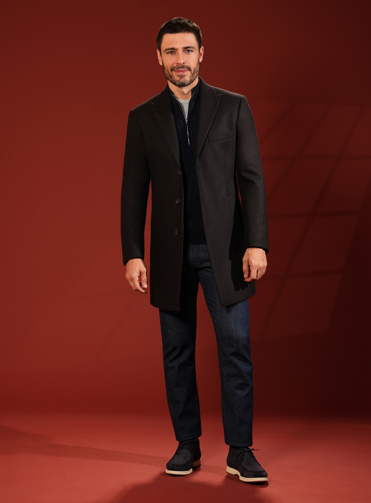 Consiglieri overcoat in very dark tones with navy trousers and coordinated shoes