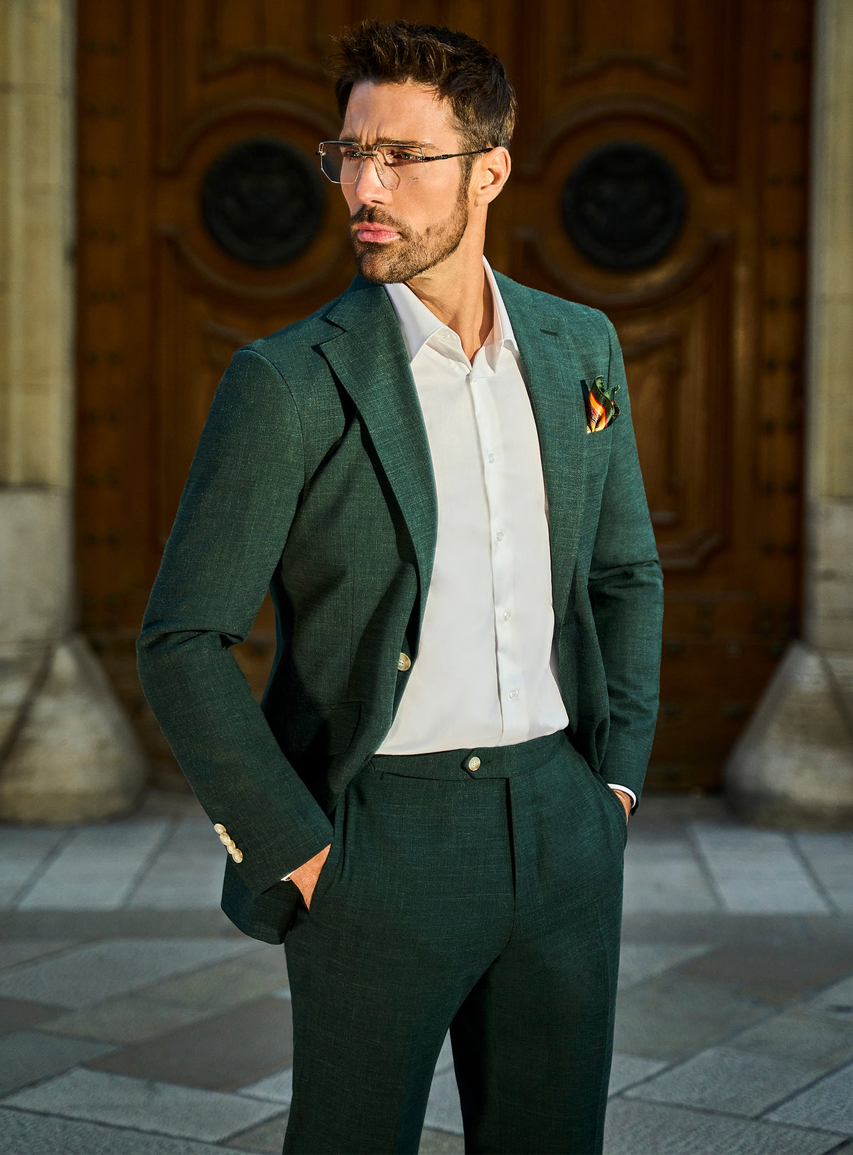 Consiglieri Verona Class: dark green suit with a light shirt