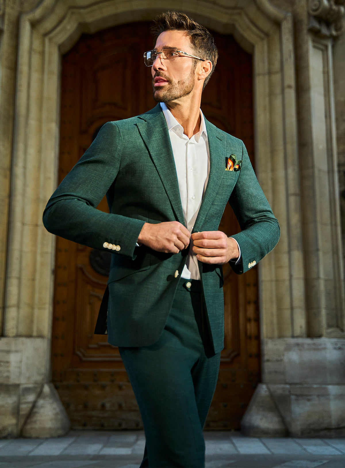 Consiglieri Verona Class: dark green suit with a light shirt