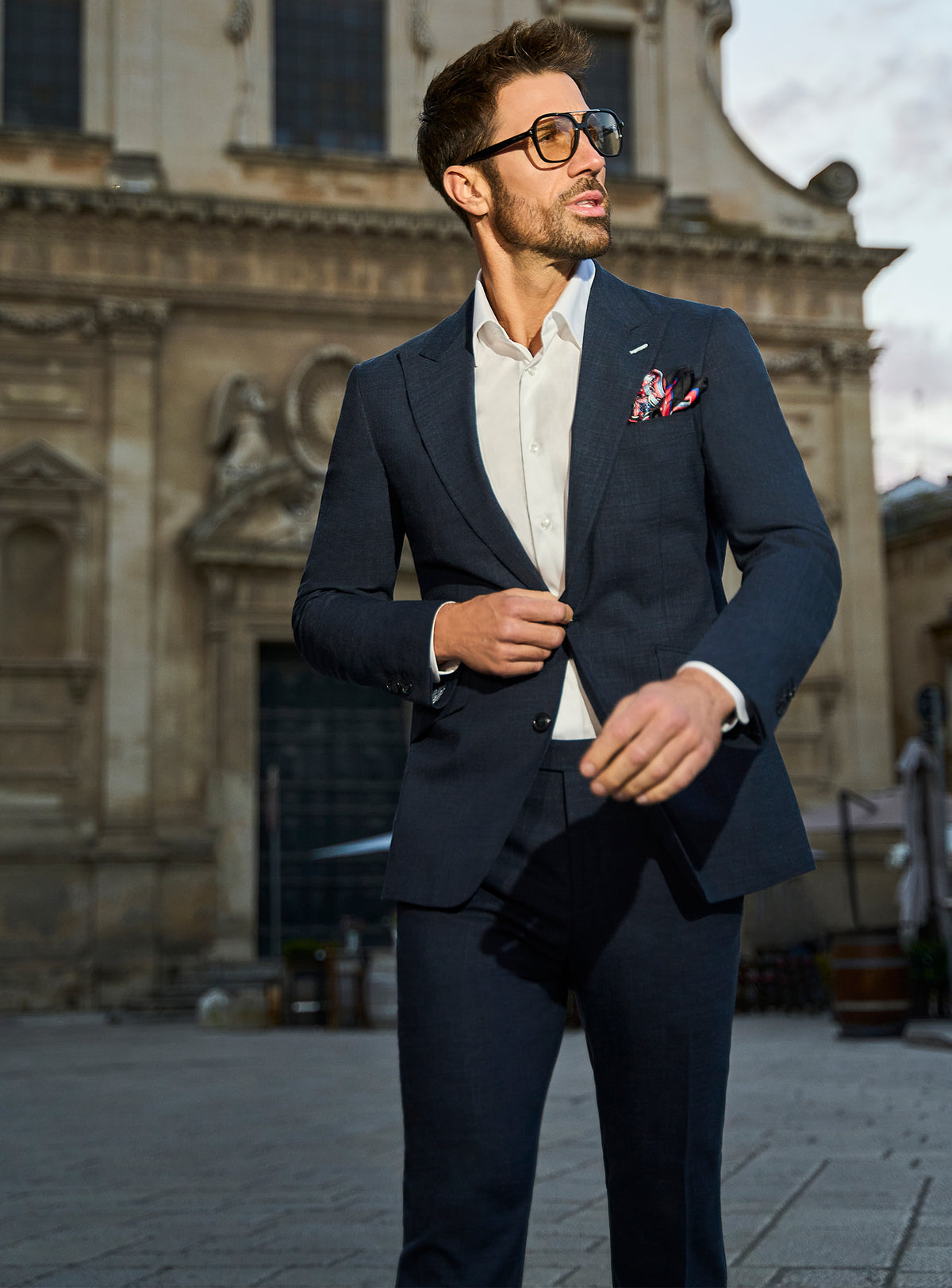 Consiglieri Genoa Prestige: navy suit with peak lapels and a white shirt