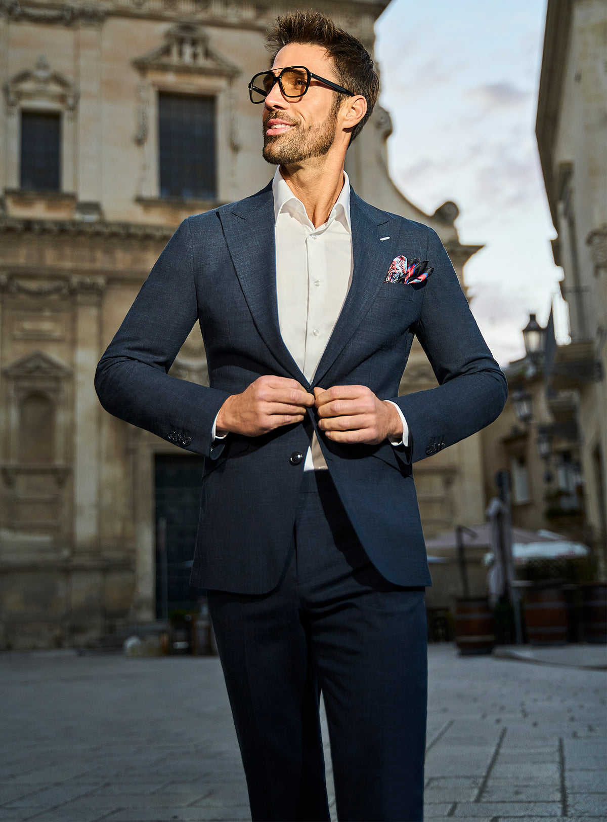 Consiglieri Genoa Prestige: navy suit with peak lapels and a white shirt
