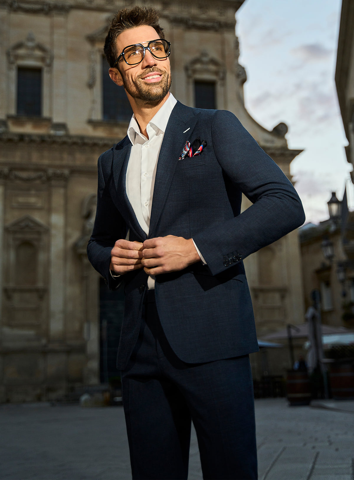 Consiglieri Genoa Prestige: navy suit with peak lapels and a white shirt
