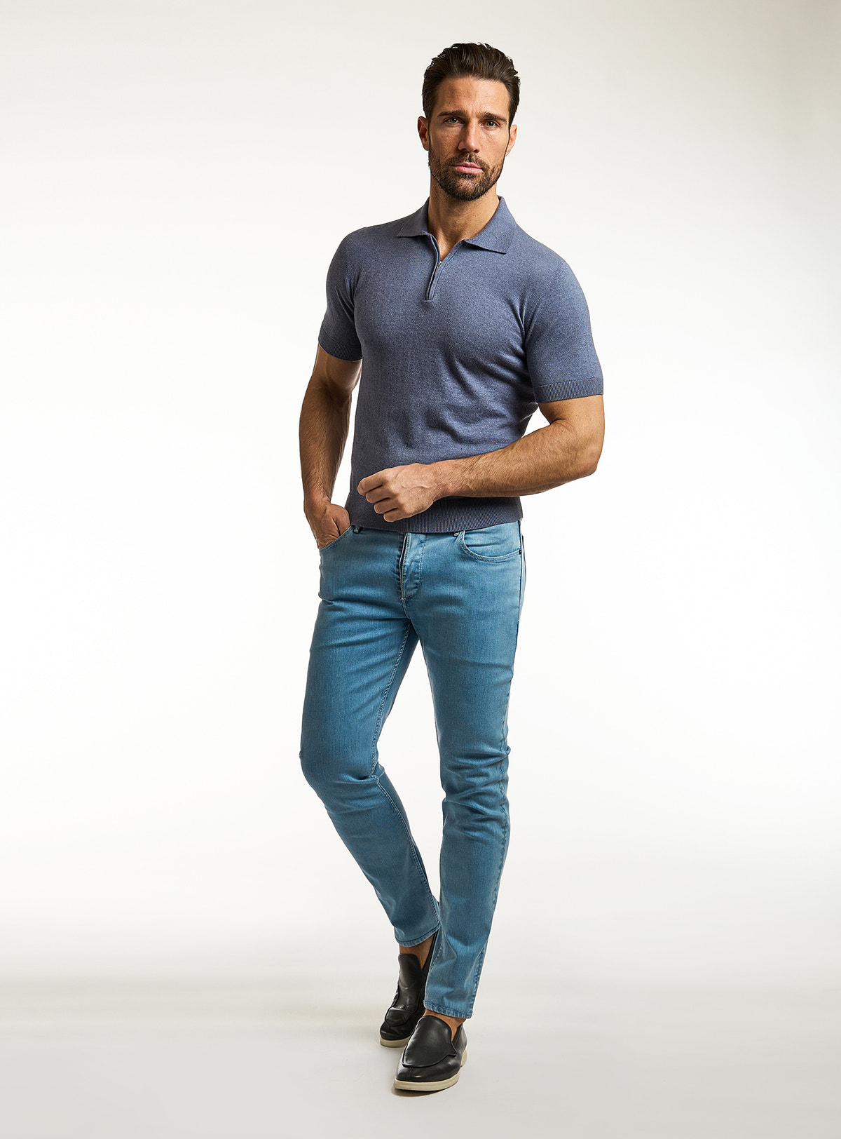 Consiglieri: blue-grey short-sleeved polo with blue jeans