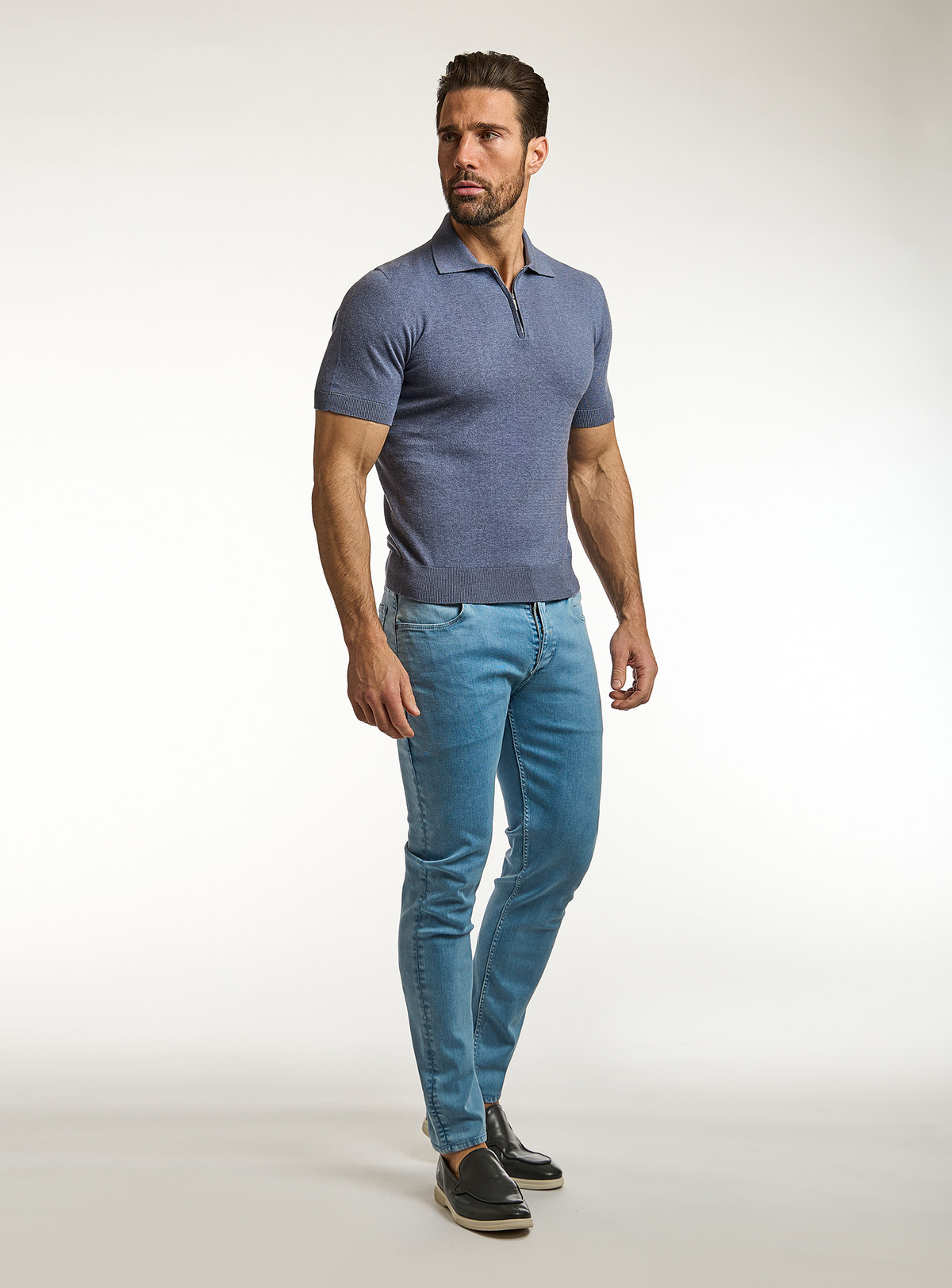 Consiglieri: blue-grey short-sleeved polo with blue jeans