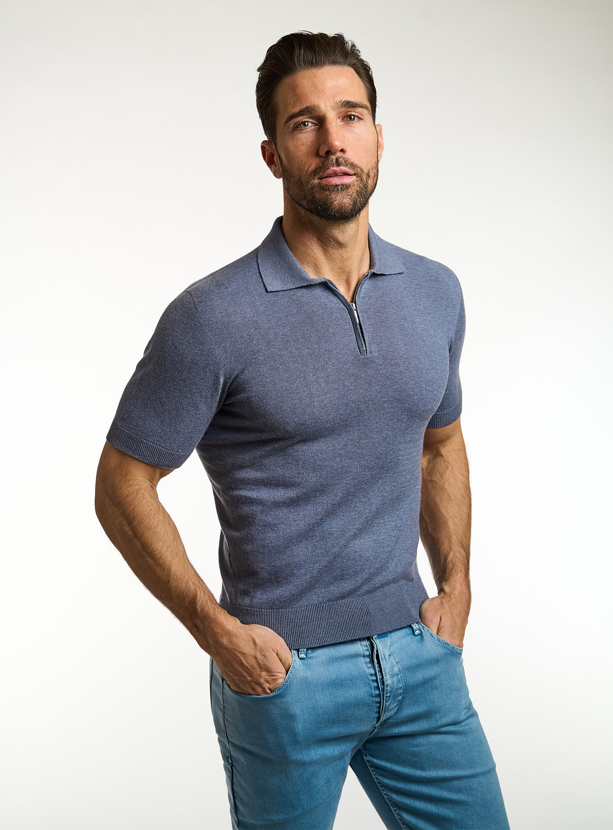 Consiglieri: blue-grey short-sleeved polo with blue jeans