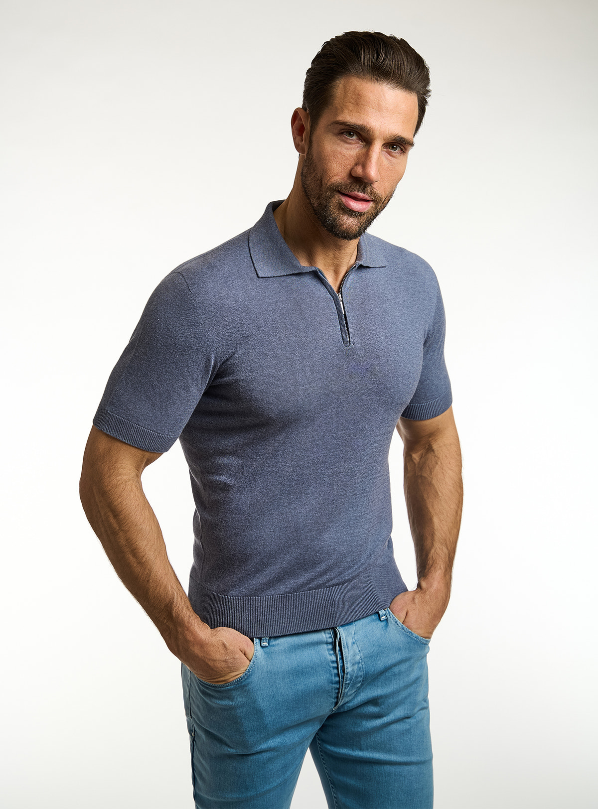 Consiglieri: blue-grey short-sleeved polo with blue jeans