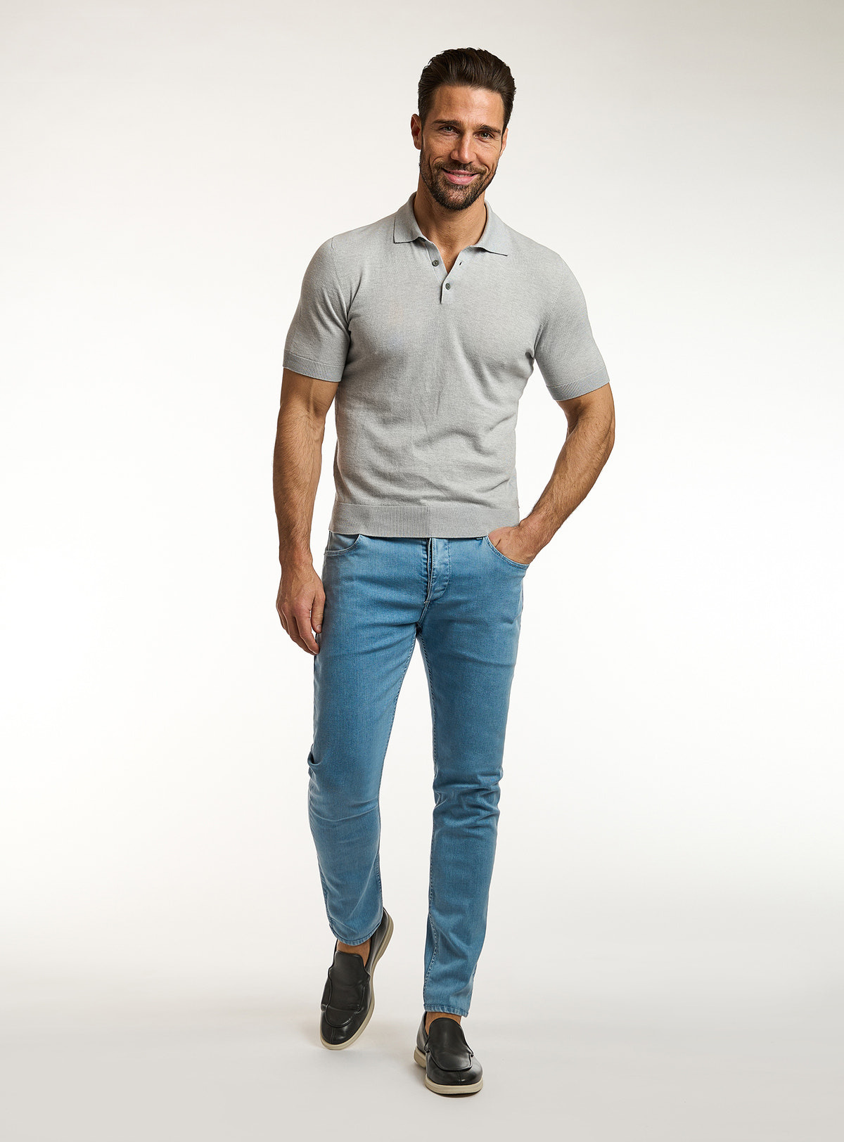 Consiglieri: light grey short-sleeved polo with blue jeans
