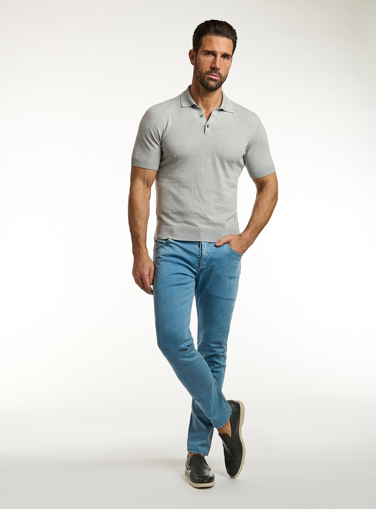 Consiglieri: light grey short-sleeved polo with blue jeans