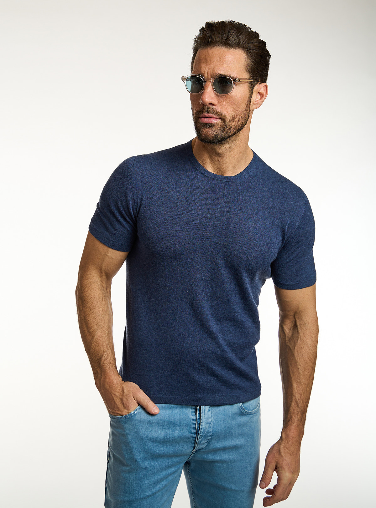 Consiglieri: navy crew-neck T-shirt with blue jeans