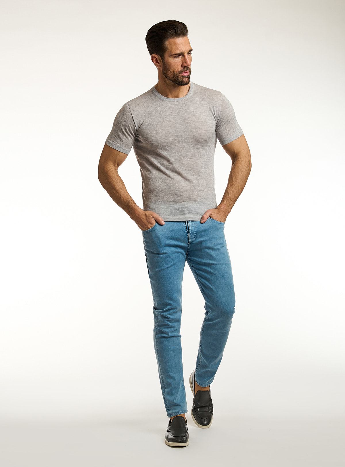 Consiglieri: light grey crew-neck T-shirt with blue jeans