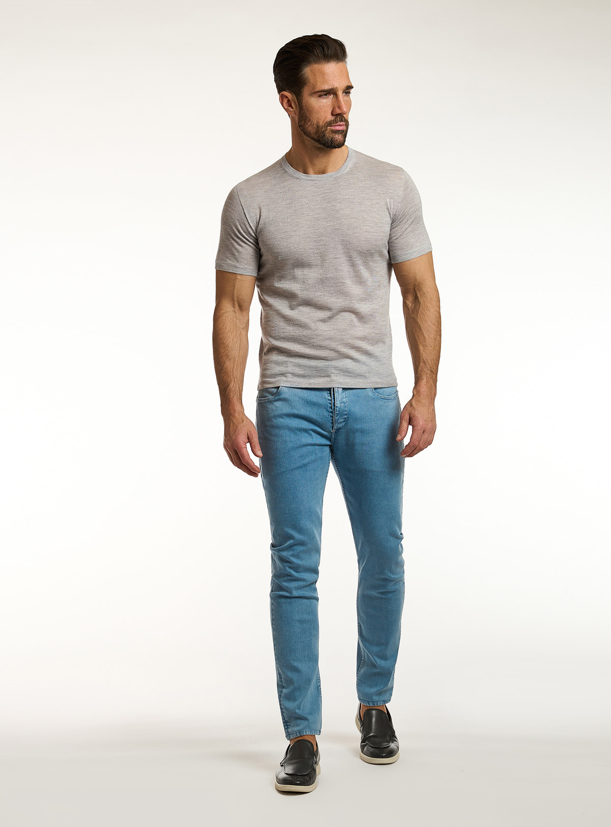 Consiglieri: light grey crew-neck T-shirt with blue jeans