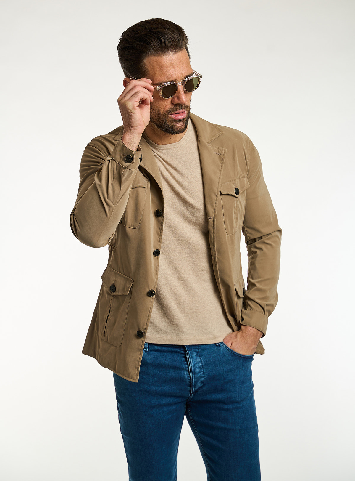Consiglieri: beige T-shirt beneath a camel jacket with patch pockets