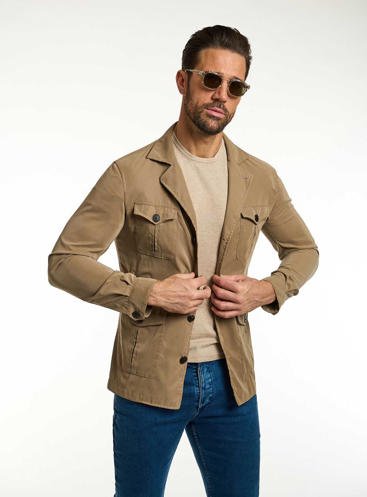 Consiglieri: beige T-shirt beneath a camel jacket with patch pockets