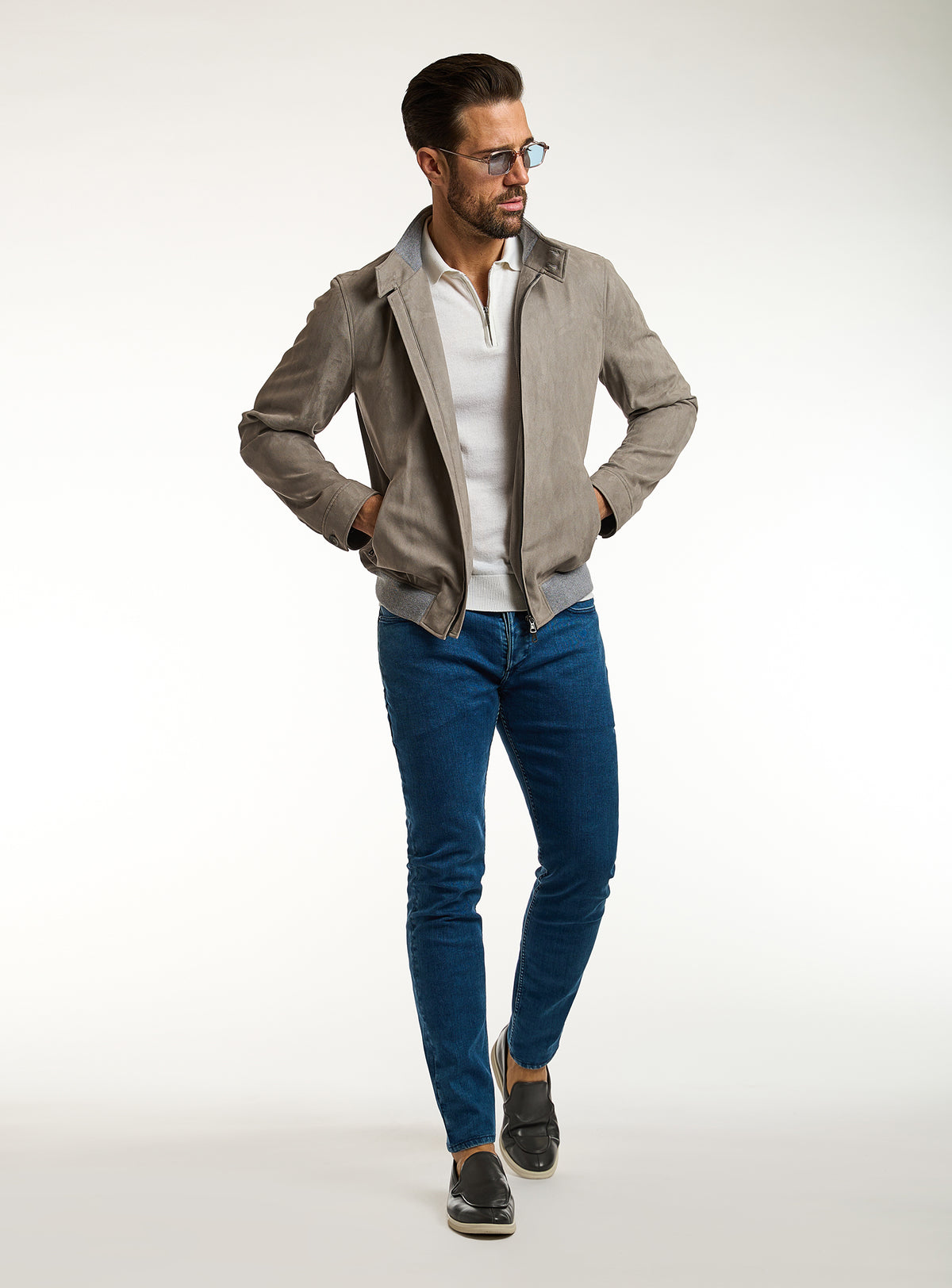 Consiglieri: taupe-grey zip-front jacket with an ivory polo and blue jeans