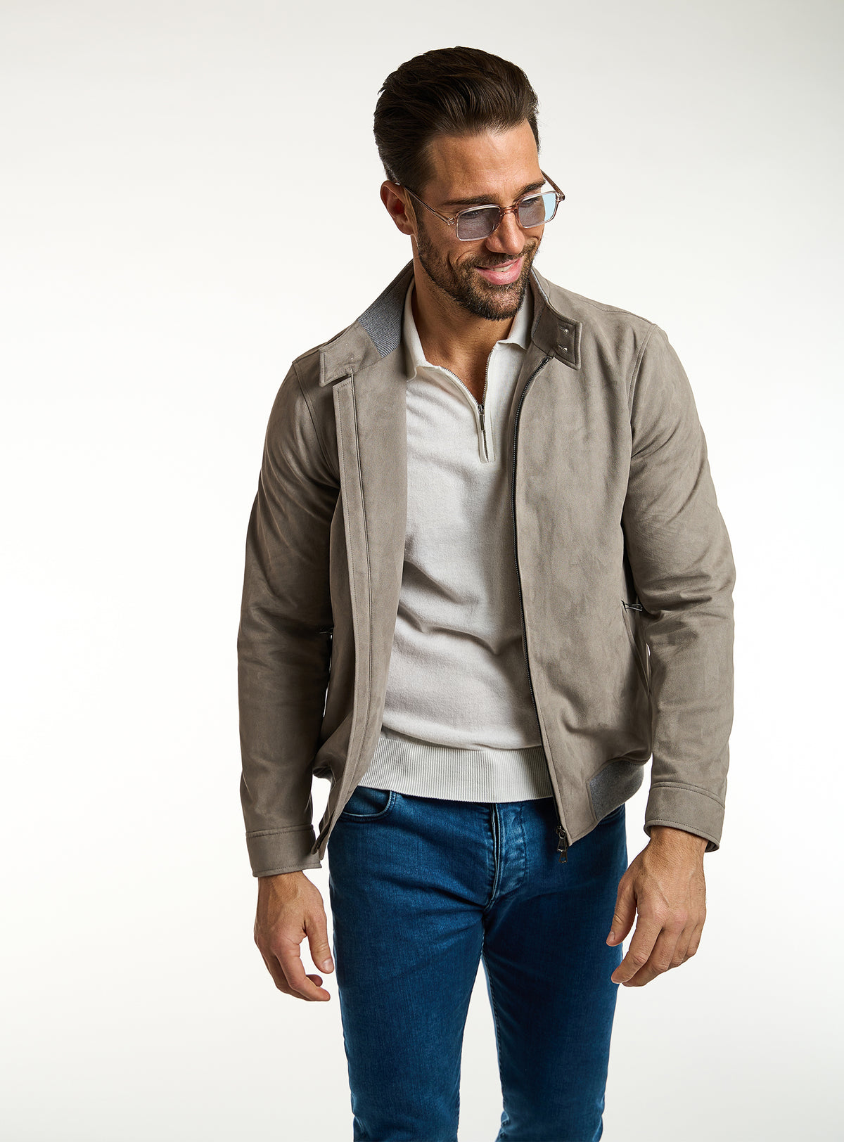 Consiglieri: taupe-grey zip-front jacket with an ivory polo and blue jeans