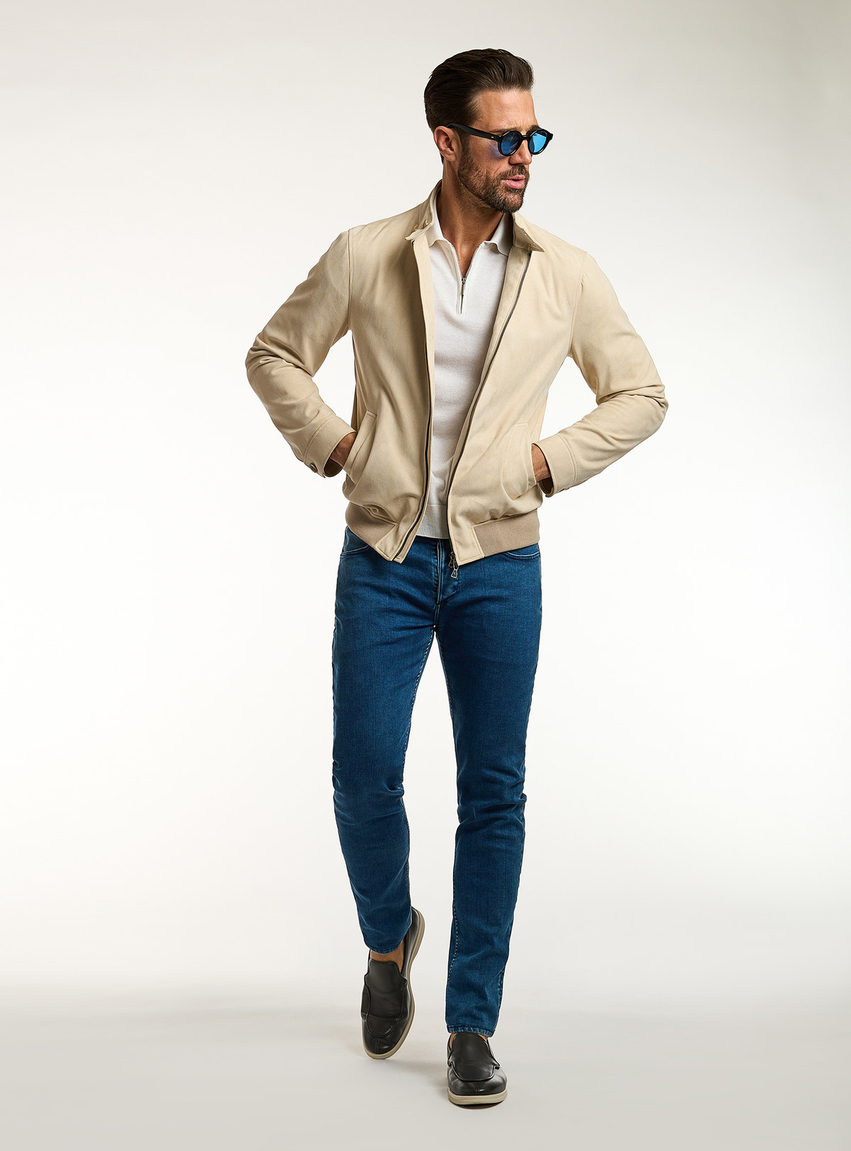 Consiglieri: blue jeans with a cream jacket and ivory polo