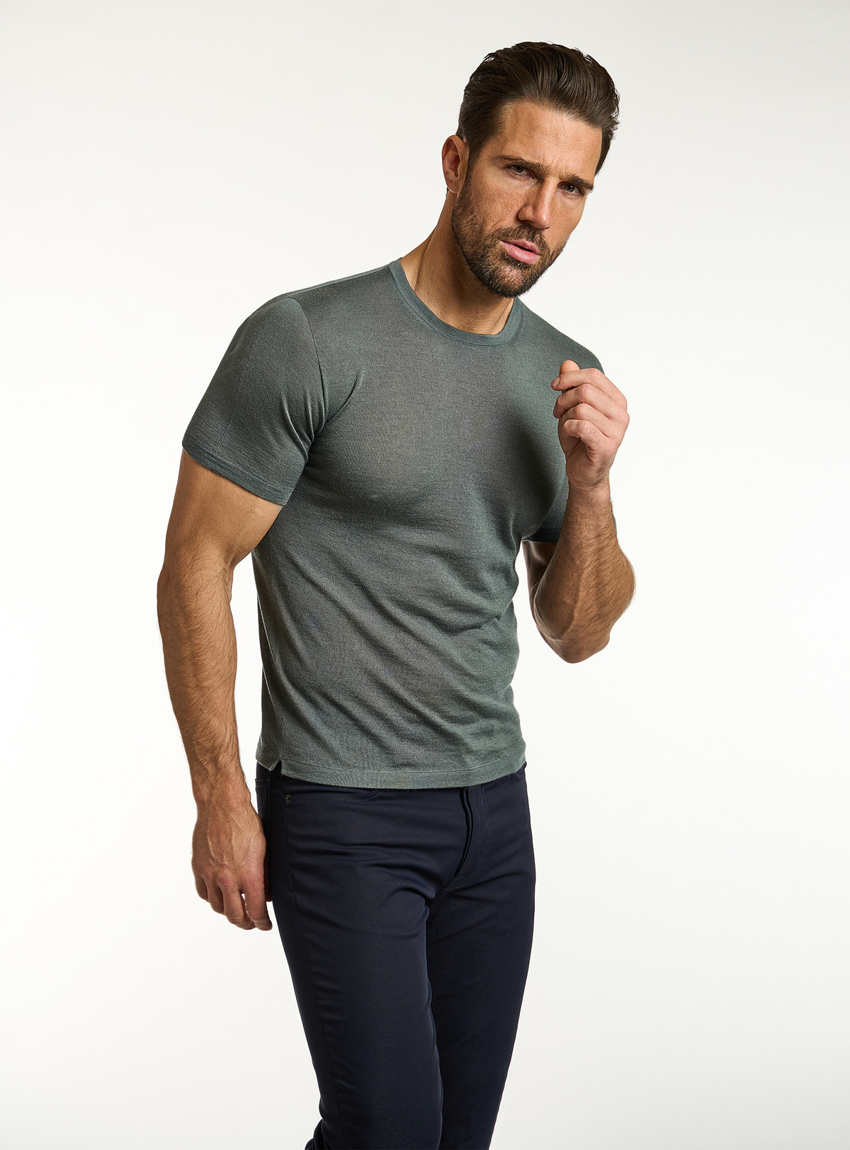 Consiglieri: dark green crew-neck T-shirt with navy trousers