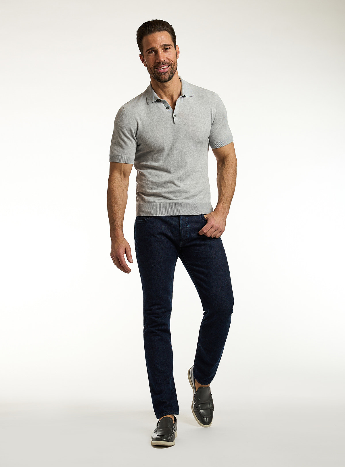 Consiglieri: light grey button-neck polo with navy trousers