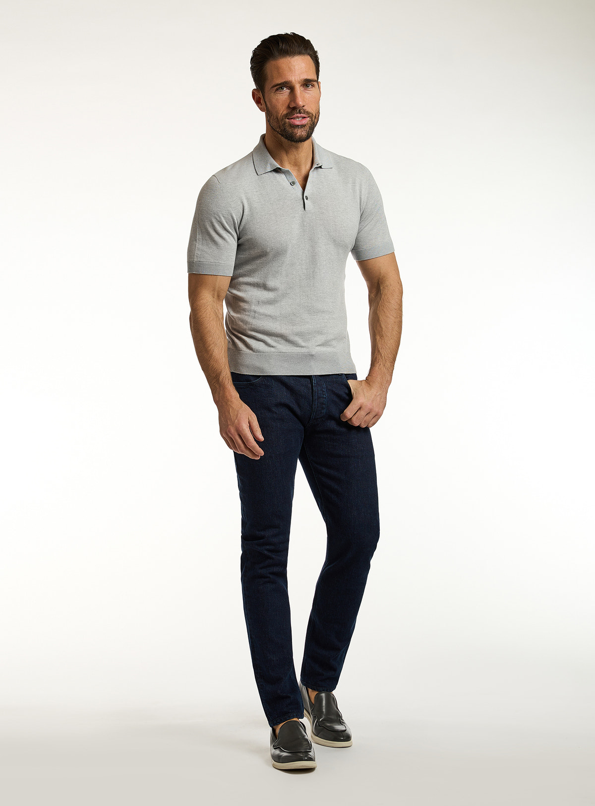 Consiglieri: light grey button-neck polo with navy trousers